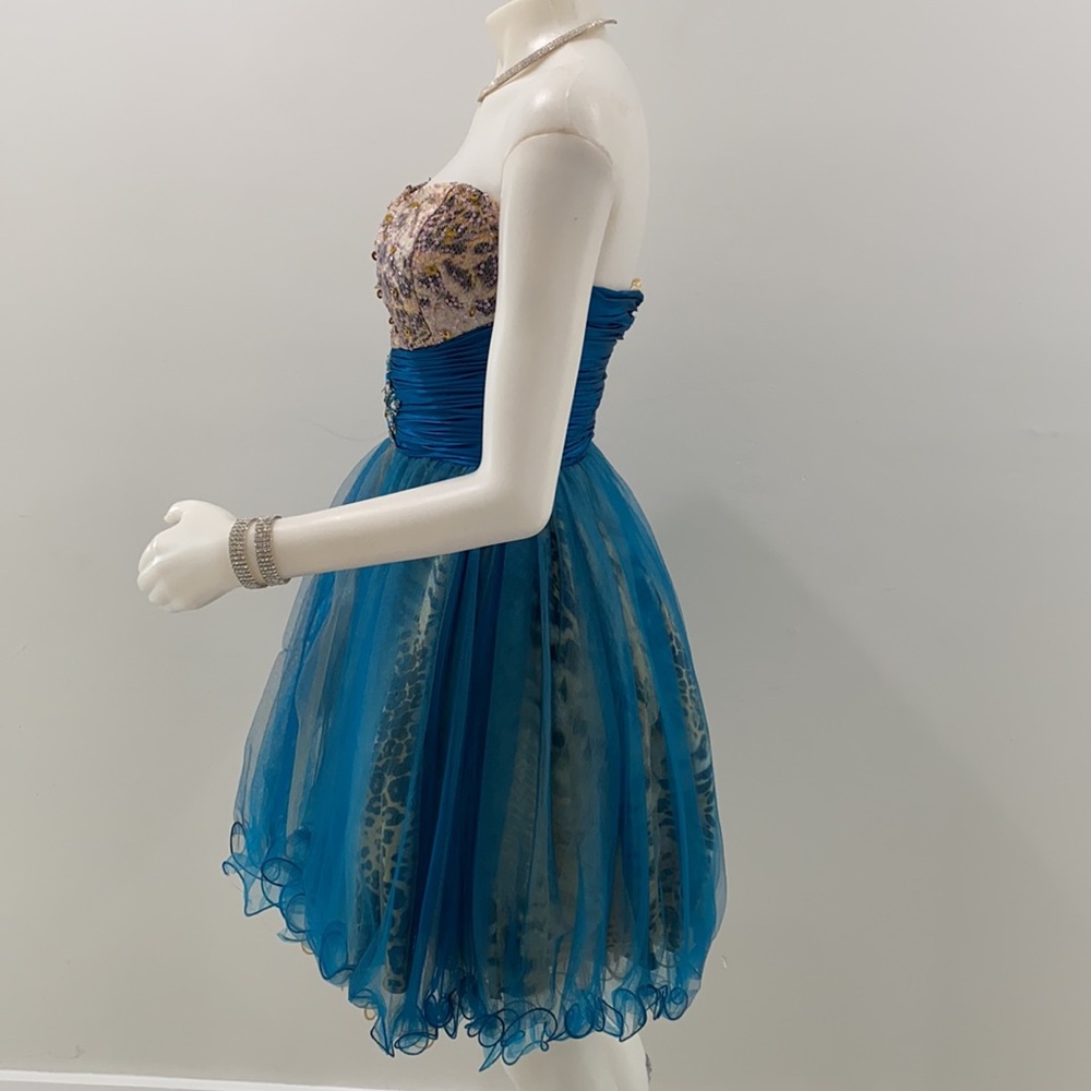 Dress - Picture 3 of 4